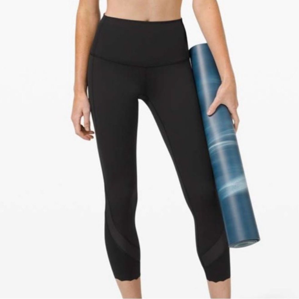 Lululemon Athletica Cropped Scallop Bottom Leggings Black 8